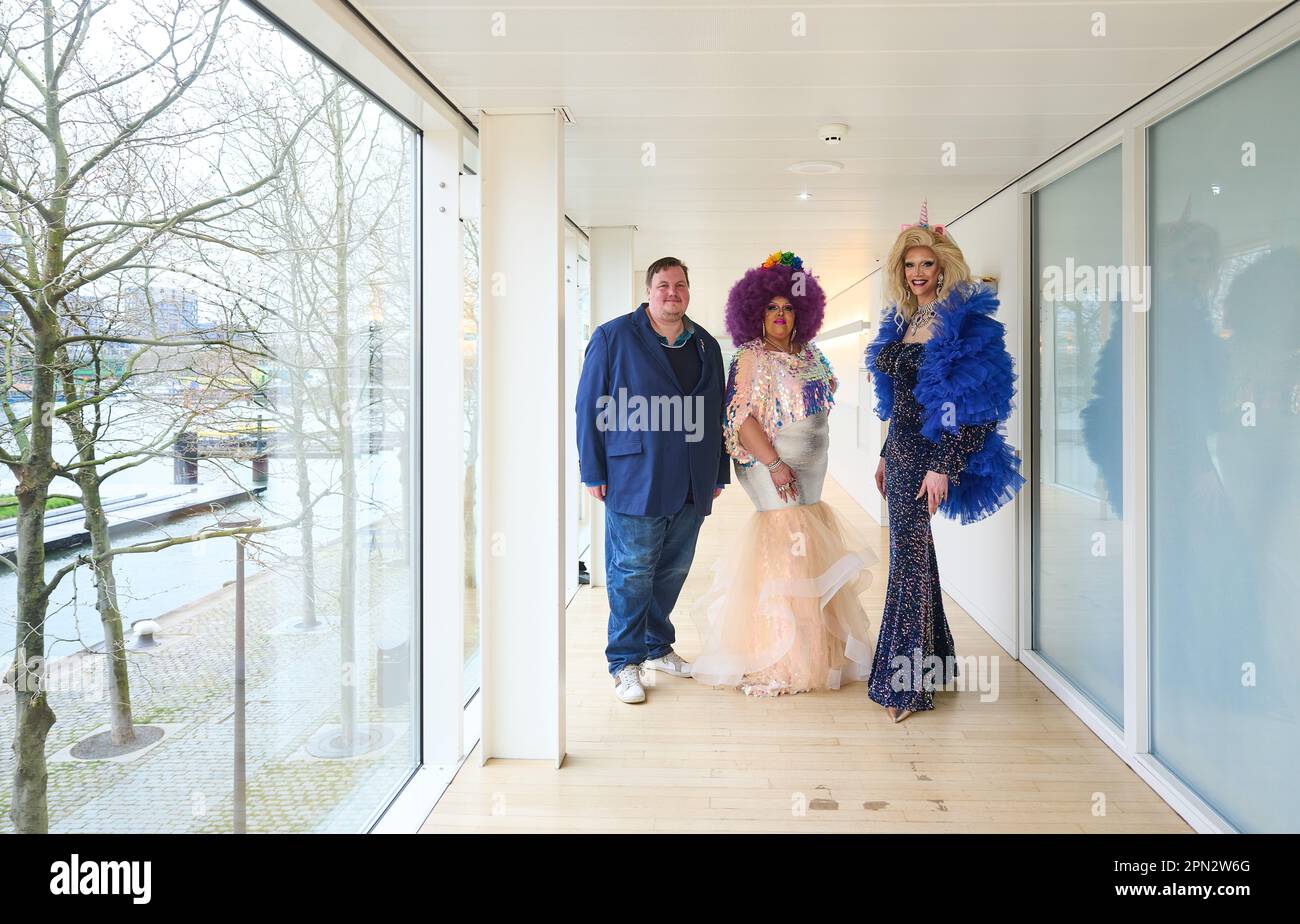 ROTTERDAM Maarten van Venhoven von COC Niederlande, Tra Xceptit und Ma'Ma Queen sprechen vor der Nachmittagsvorlesung Drag & Kids im Theater LantarenVenster mit der Presse. ANP PHIL NIJHUIS niederlande raus - belgien raus Stockfoto