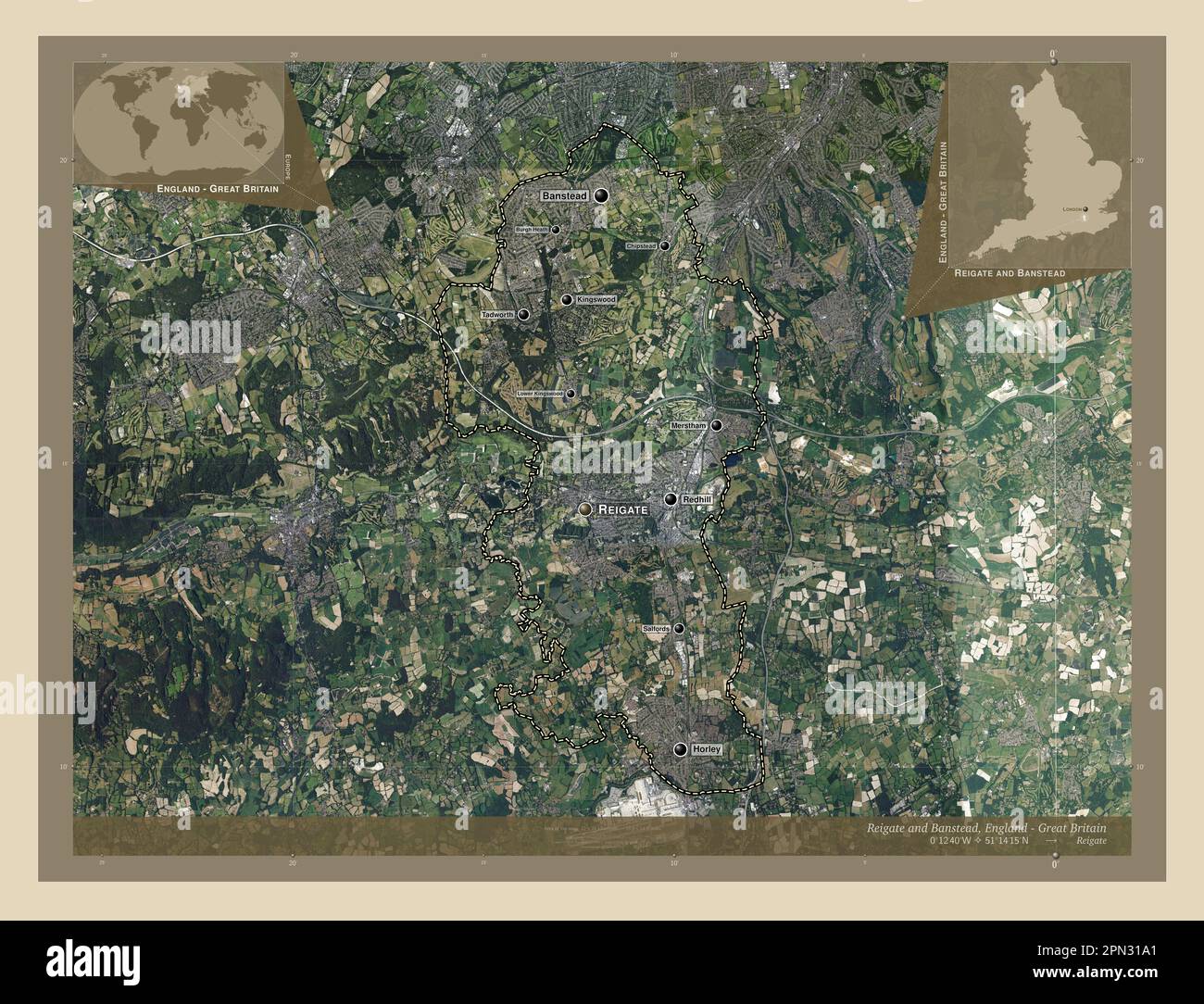 Reigate und Banstead, nicht städtischer Bezirk von England - Großbritannien. Hochauflösende Satellitenkarte. Standorte und Namen der wichtigsten Städte des Stockfoto