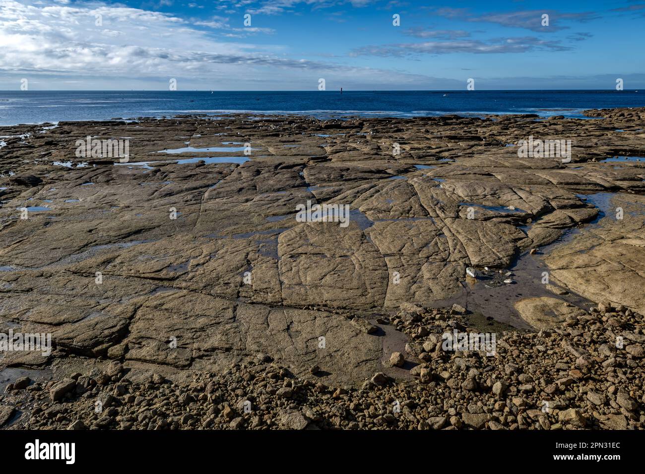 Stone Beach Von Guilvinec An Der Finistere Atlantic Coast In Der Bretagne, Frankreich Stockfoto