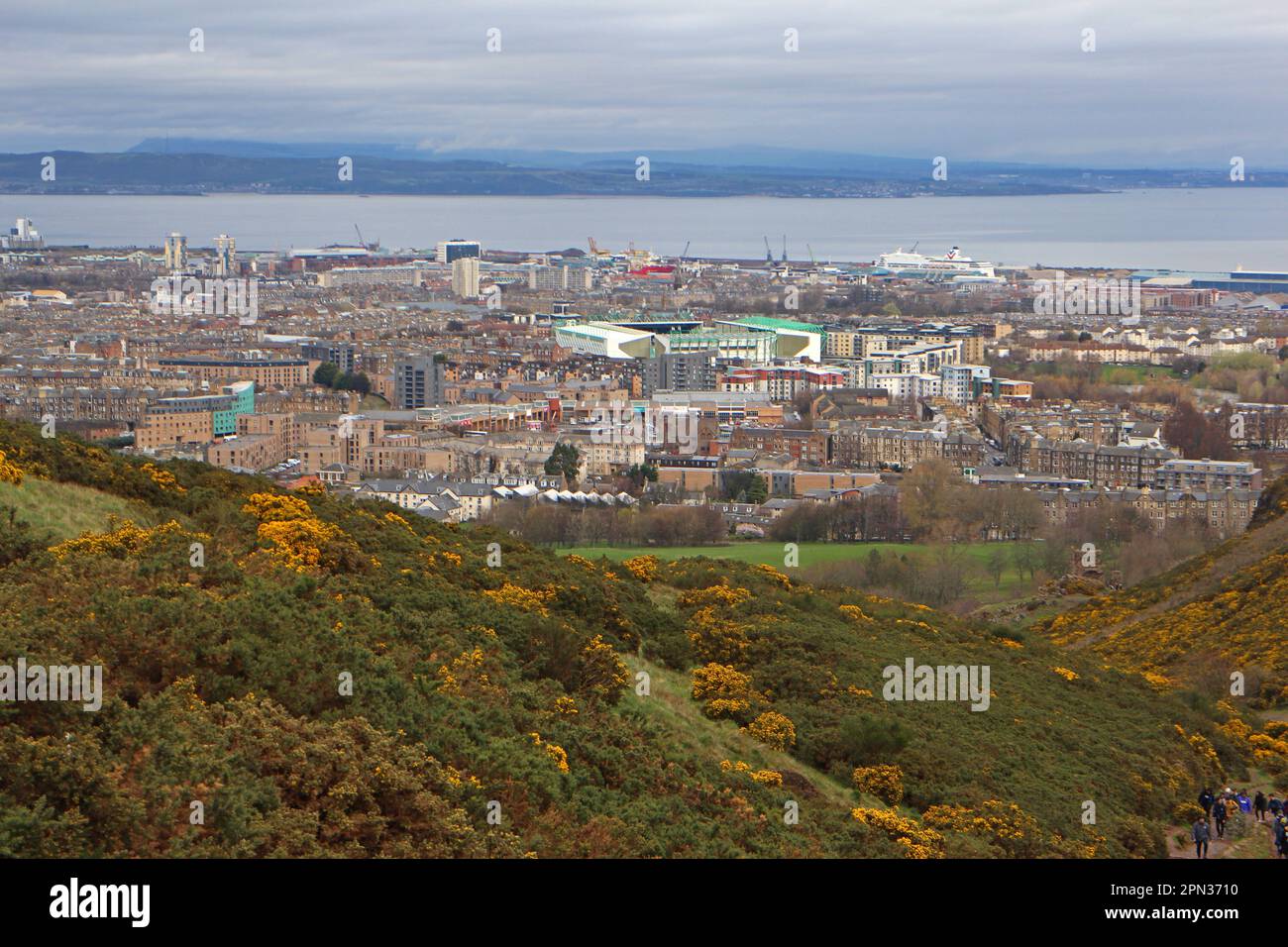 Blick auf Edinburgh vom Holyrood Park Stockfoto