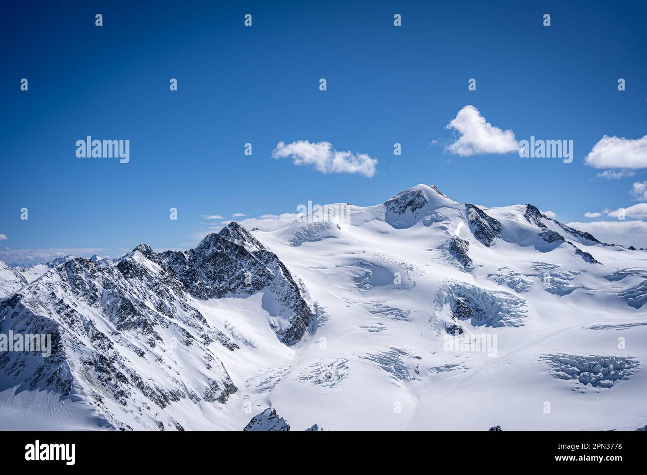 Blick auf die Berge aus einer Höhe von 3440 m in Pitztal, Österreich Stockfoto