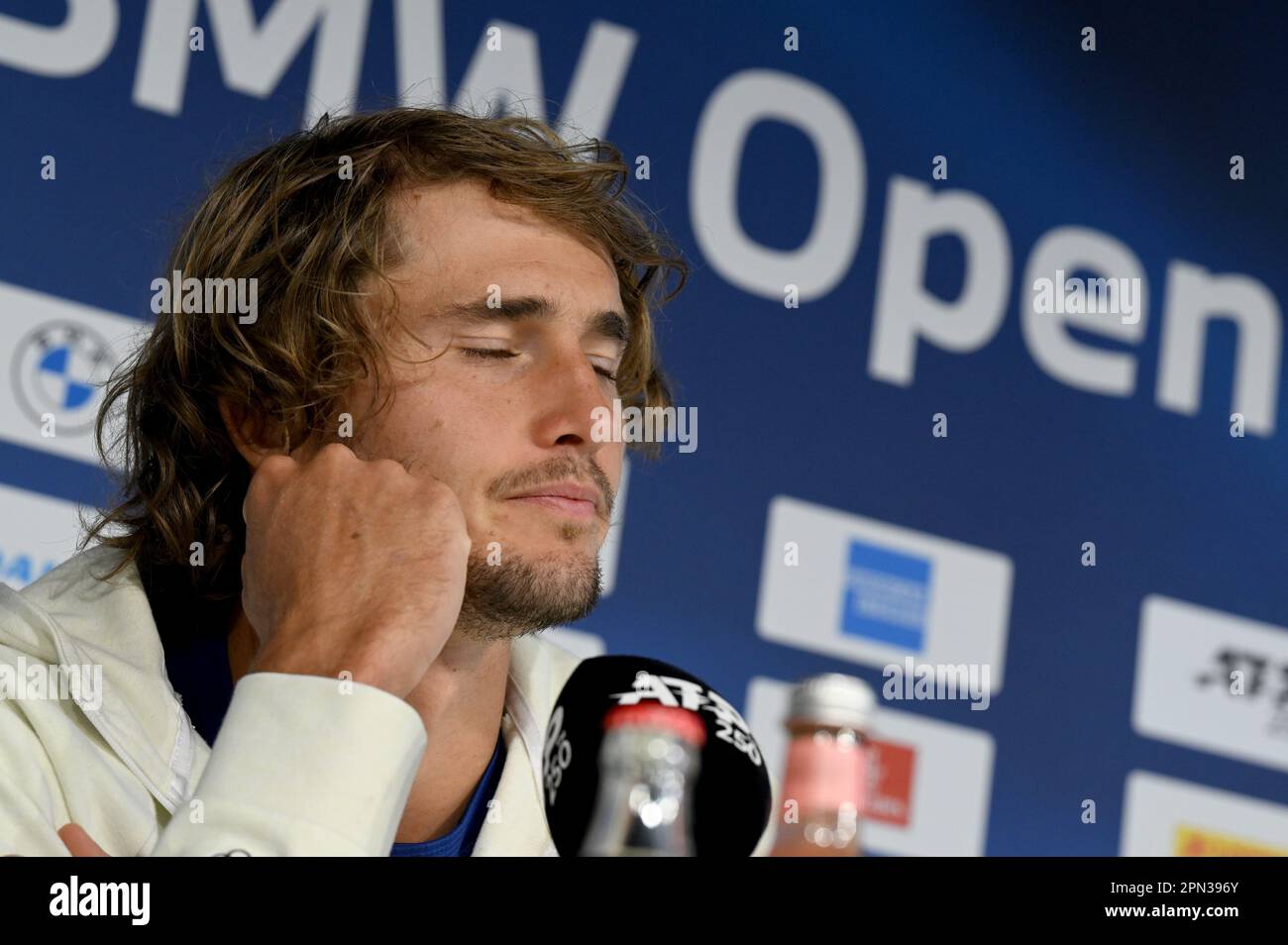 München, Deutschland. 16. April 2023. Tennisspieler Alexander Zverev nimmt an einer Pressekonferenz während der ATP Tour - München Teil. Kredit: Peter Kneffel/dpa/Alamy Live News Stockfoto