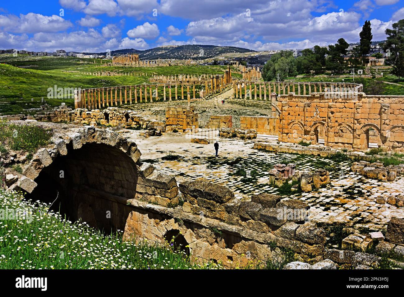 Oval Plaza an den römischen Ruinen, Jerash, Jordanien, die antike Stadt, verfügt über eine ununterbrochene Kette menschlicher Besetzung, die 6.500 Jahre zurückreicht, Stockfoto