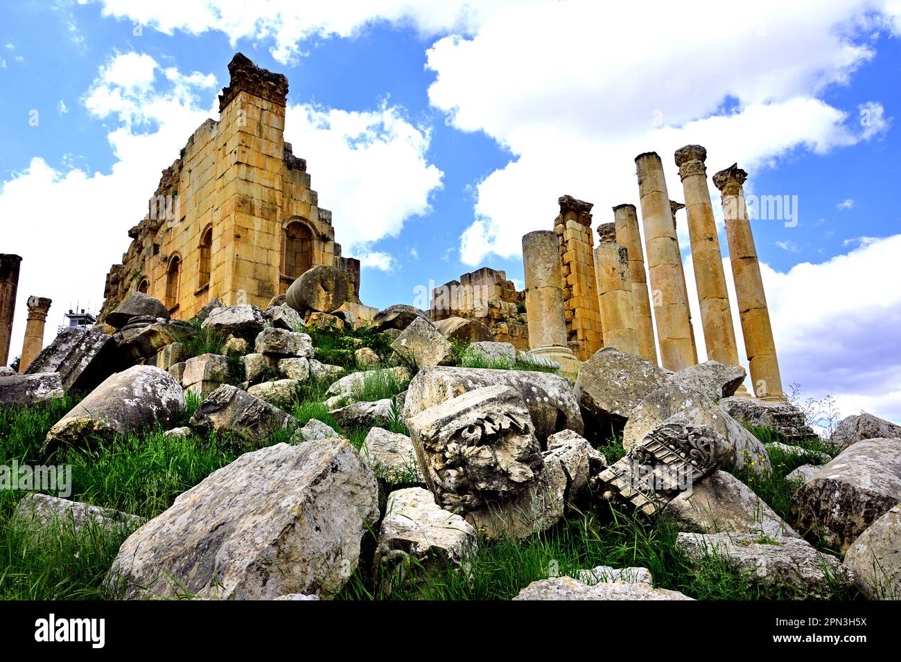 Zeus-Tempel, römische Ruinen, Jerash, Jordanien, antike Stadt, Verfügt über eine ununterbrochene Kette menschlicher Besetzung, die 6.500 Jahre zurückreicht, Stockfoto