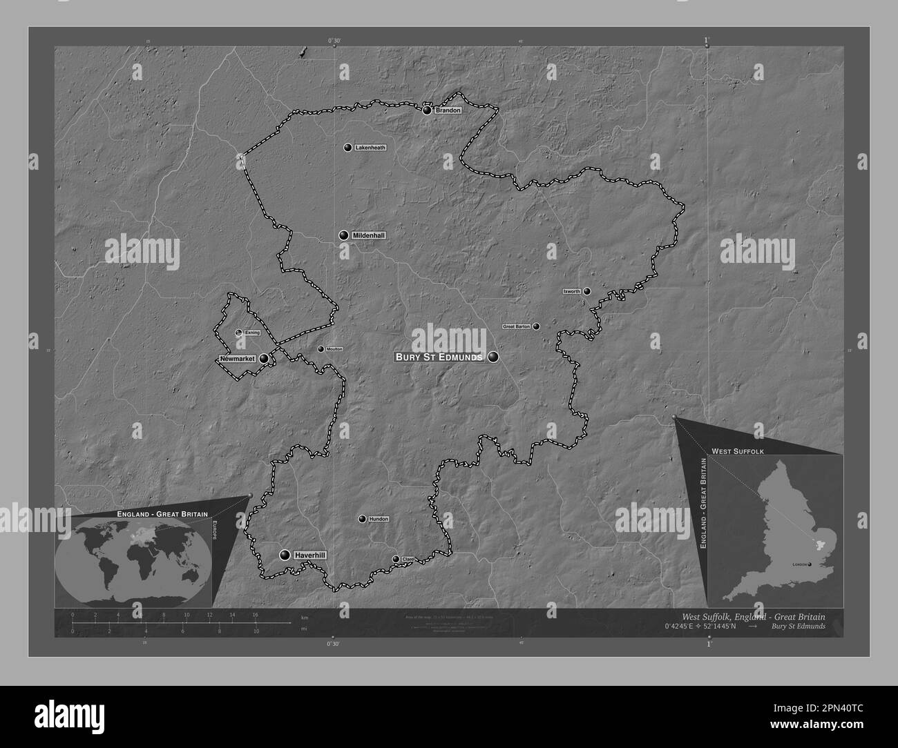 West Suffolk, nicht städtischer Bezirk von England - Großbritannien. Bilevel-Höhenkarte mit Seen und Flüssen. Standorte und Namen von Großstädten o Stockfoto