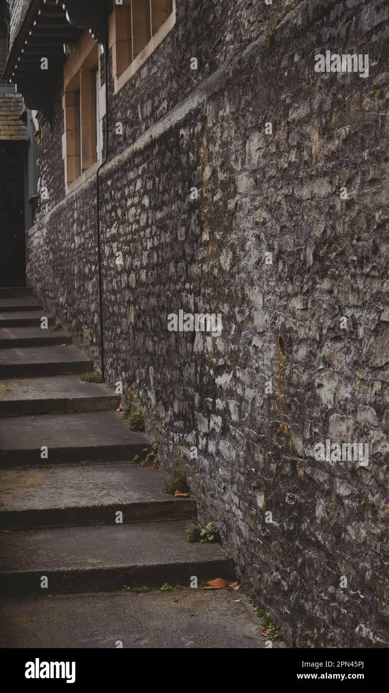 Steinmauer und Stufen, Architektur von England Stockfoto