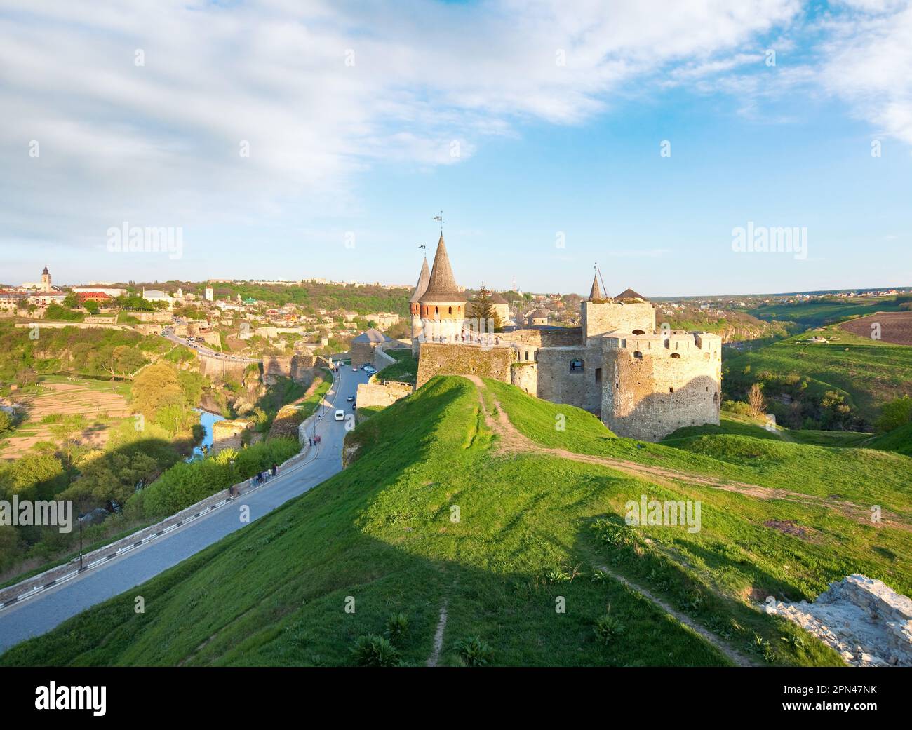 Schloss Kamianets-Podilskyi (Oblast Khmelnytskyi, Ukraine) ist eine ehemalige polnische Burg, die eines der sieben Weltwunder der Ukraine ist. Gebaut Anfang 14. ce Stockfoto