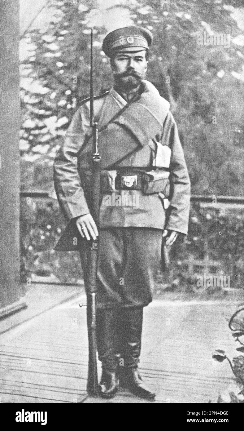 Russischer Kaiser Nicholas II. In Uniform und Ausrüstung eines gewöhnlichen Schützen. Foto von 1910. Stockfoto