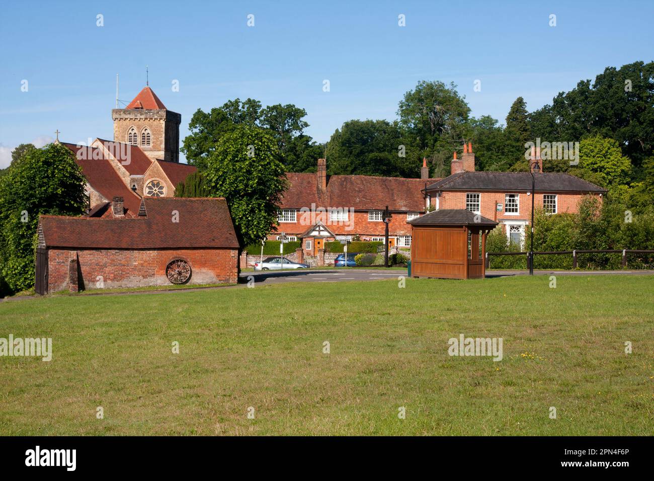 Chiddingfold Green & St Mary's Church, Surrey, England Stockfoto