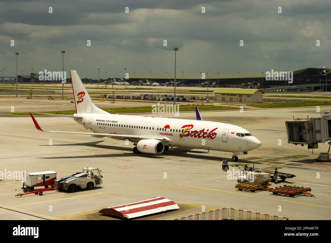 Eine Batik Air Boeing 737-8GP auf dem Vorfeld am Kuala Lumpur International Airport (KLIA) Stockfoto