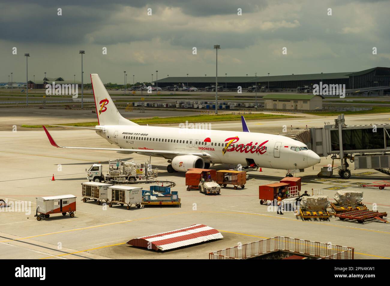 Eine Batik Air Boeing 737-8GP auf dem Vorfeld am Kuala Lumpur International Airport (KLIA) Stockfoto