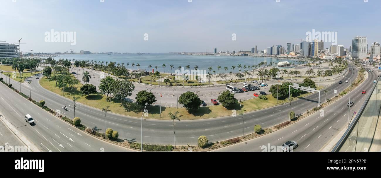 Luanda Angola - 24 03 2023: Luftaufnahme der Innenstadt von Luanda, Bucht, Cabo Island und Hafen von Luanda, marginale und zentrale Gebäude in Angola Stockfoto