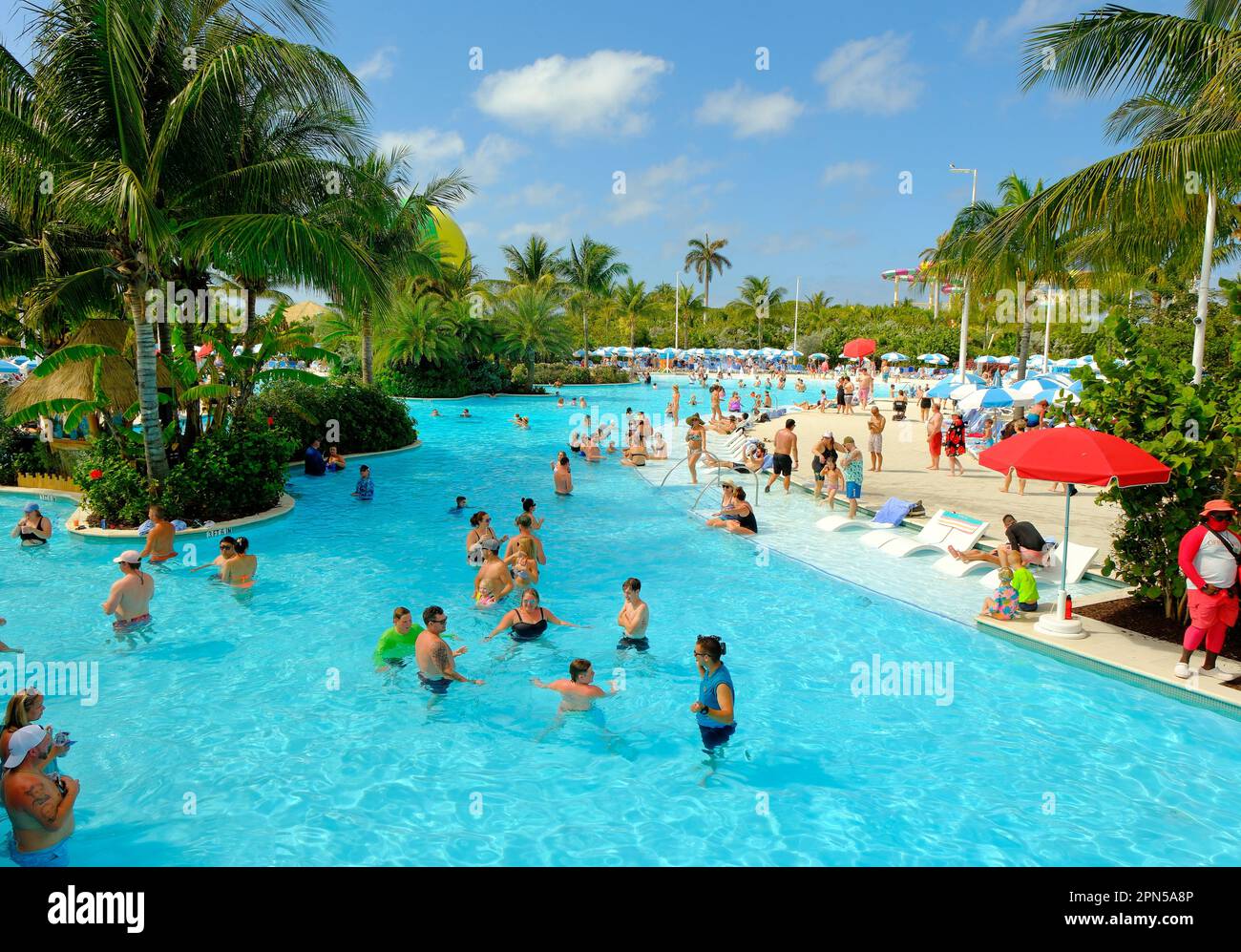 COCOCAY, BAHAMAS - 10. Februar 2023: CocoCay ist eine der Beereninseln, eine Sammlung bahamaischer Cays und wird von Royal Caribbean Gr für den Tourismus genutzt Stockfoto