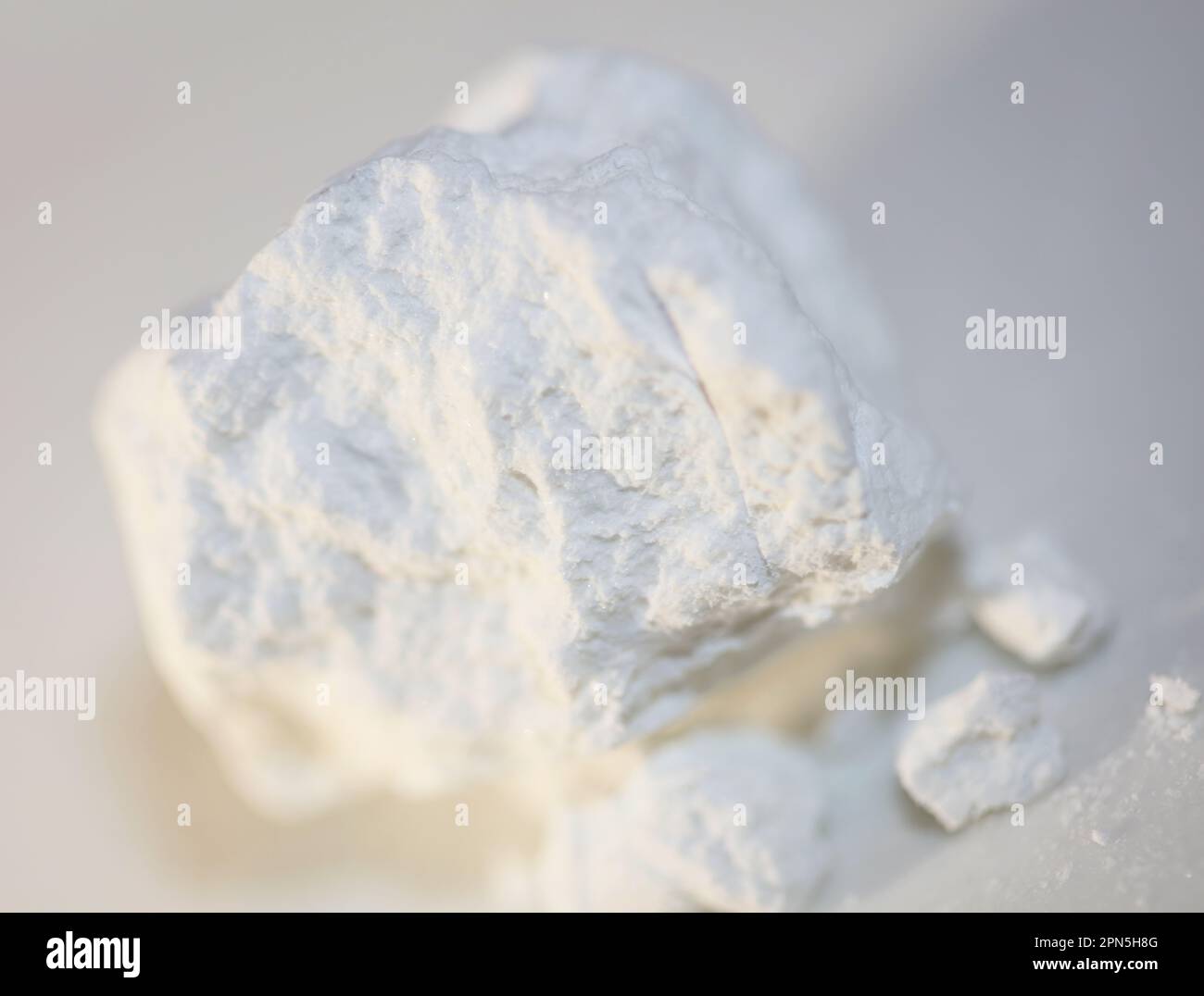 Reine Kokain-Steine Nahaufnahme von Dope und Drogen Hintergrund qualitativ hochwertige große Sofortdrucke illegale Substanzen Lagerfotografie Stockfoto