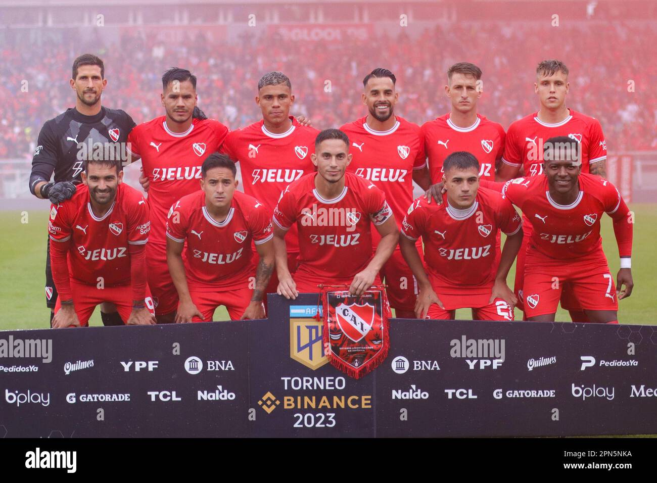 Buenos Aires, Argentinien. 16. Februar 2023. Team von Independiente vor dem Spiel der 12. Runde des argentinischen Liga Profesional de Fútbol Binance Cup im Libertadores Stadium ( Kredit: Néstor J. Beremblum/Alamy Live News Stockfoto