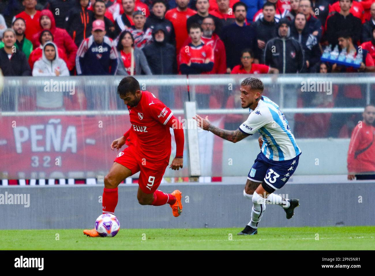 Buenos Aires, Argentinien. 16. Februar 2023. Martin Cauteruccio von Independiente bei einem Derby mit Racing Club für die 12. Runde des argentinischen Liga Profesional de Fútbol Binance Cup im Libertadores-Stadion ( Kredit: Néstor J. Beremblum/Alamy Live News Stockfoto