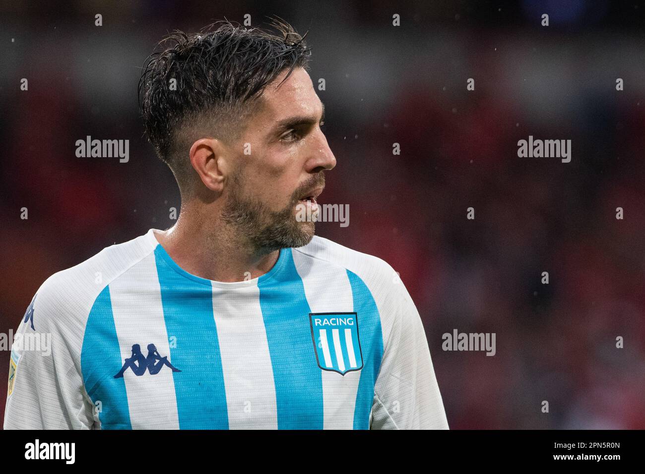 Ciudad De Avellaneda, Argentinien. 16. April 2023. Gabriel Hauche vom Racing Club schaut bei einem Liga Profesional 2023 Match zwischen Independiente und Racing Club im Estadio Libertadores de America vorbei. Endstand: Independiente 1:1 Racing Club Credit: SOPA Images Limited/Alamy Live News Stockfoto