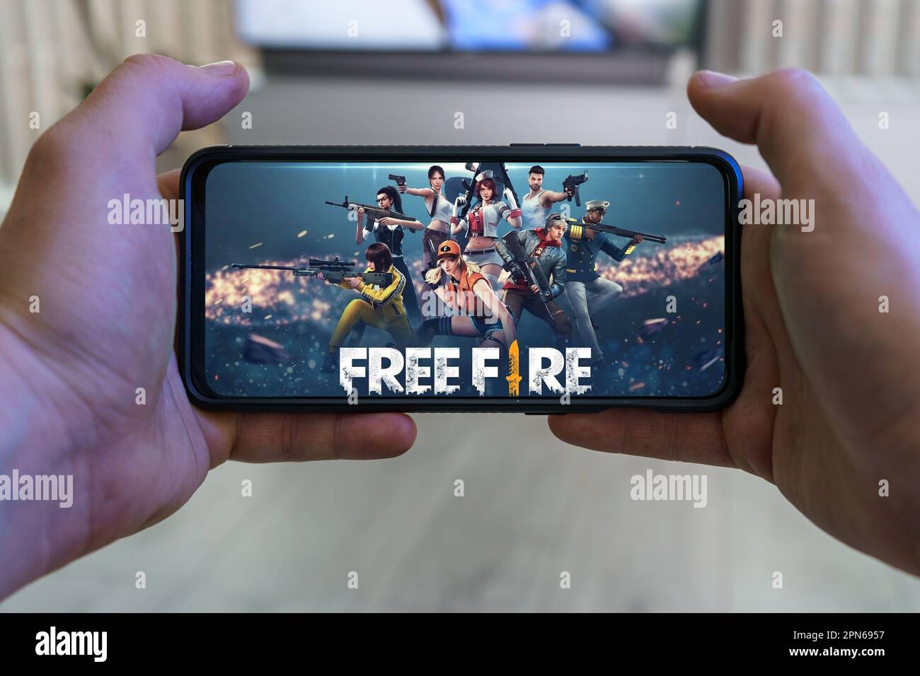 Ich Spiele das Garena Free Fire Mobile Spiel. Point-of-View-Gaming auf dem Smartphone Stockfoto