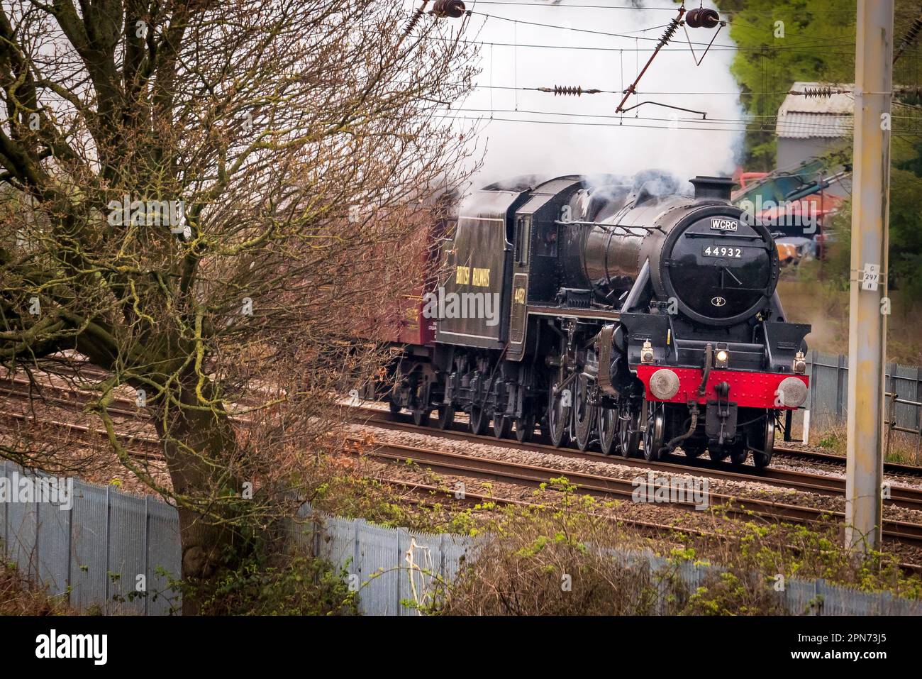 Black-Five-Stanier-Lokomotive Nummer 44932 mit Geschwindigkeit auf der Westküsten-Hauptlinie. Stockfoto