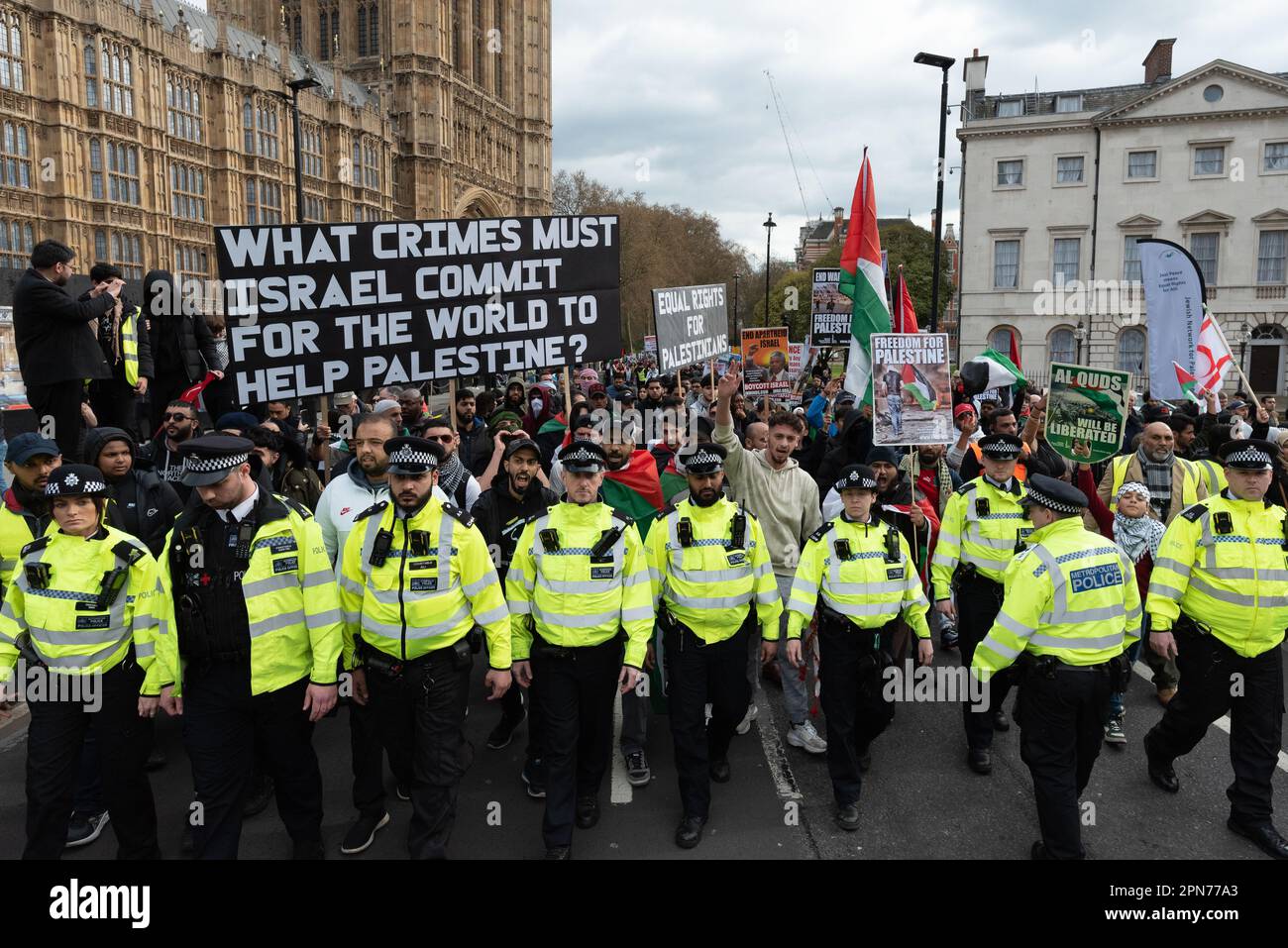 London, Großbritannien. 16. April 2023. Al Quds Day märz im Zentrum von London. Die Veranstaltung, die sich auf den arabischen Namen Jerusalems bezieht, wurde im Vereinigten Königreich von organisiert Stockfoto