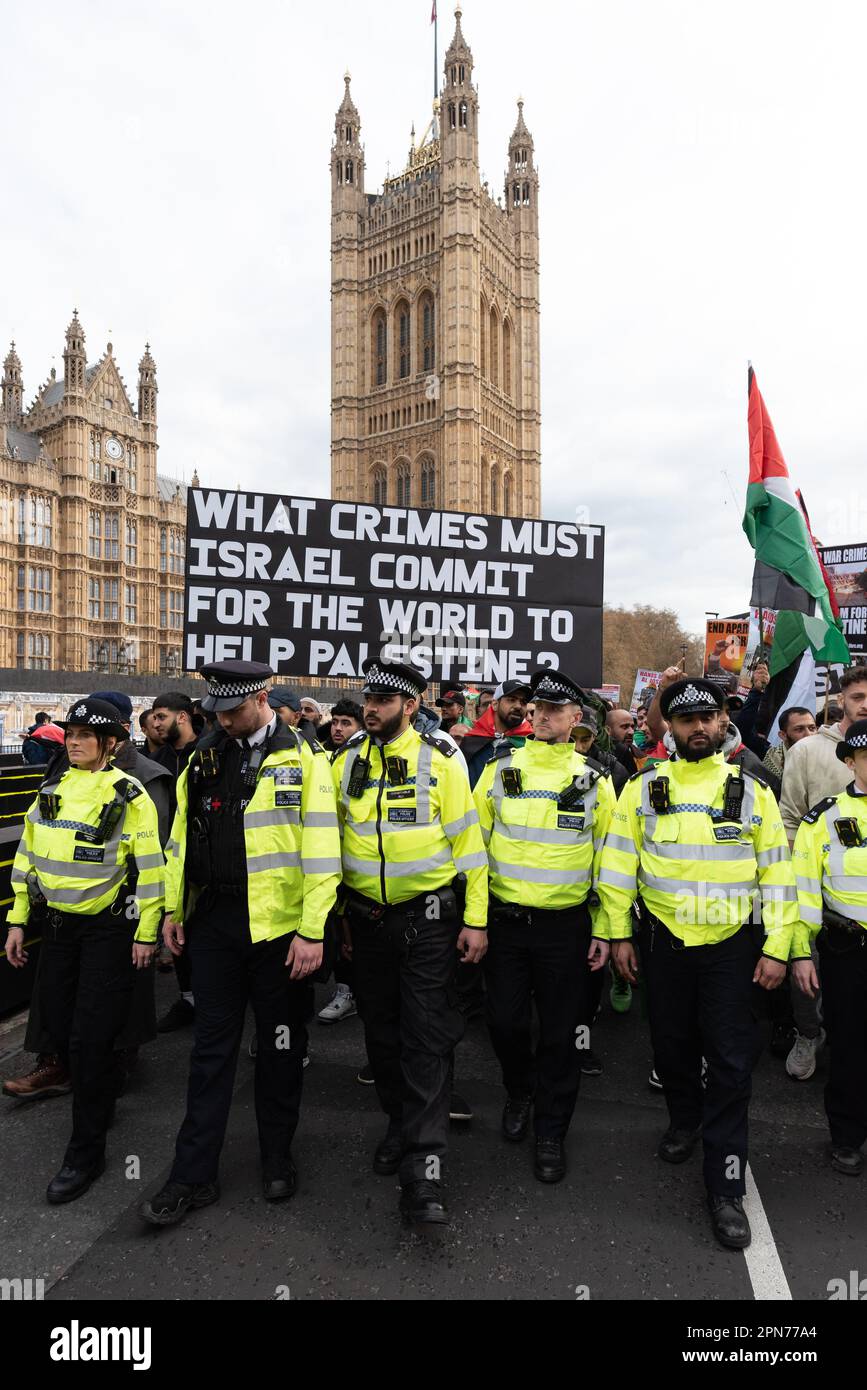 London, Großbritannien. 16. April 2023. Al Quds Day märz im Zentrum von London. Die Veranstaltung, die sich auf den arabischen Namen Jerusalems bezieht, wurde im Vereinigten Königreich von organisiert Stockfoto