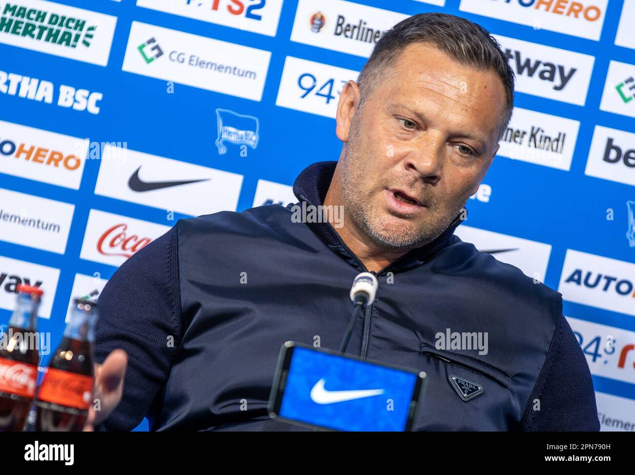 Berlin, Deutschland. 17. April 2023. Fußball, Bundesliga, Hertha BSC, Pressekonferenz. Der neu ernannte Cheftrainer Pal Dardai spricht auf einer Pressekonferenz. Kredit: Andreas Gora/dpa/Alamy Live News Stockfoto