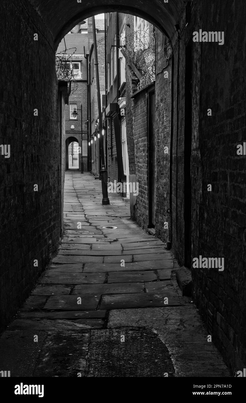 Durch die Gasse in der Altstadt von Hull Stockfoto