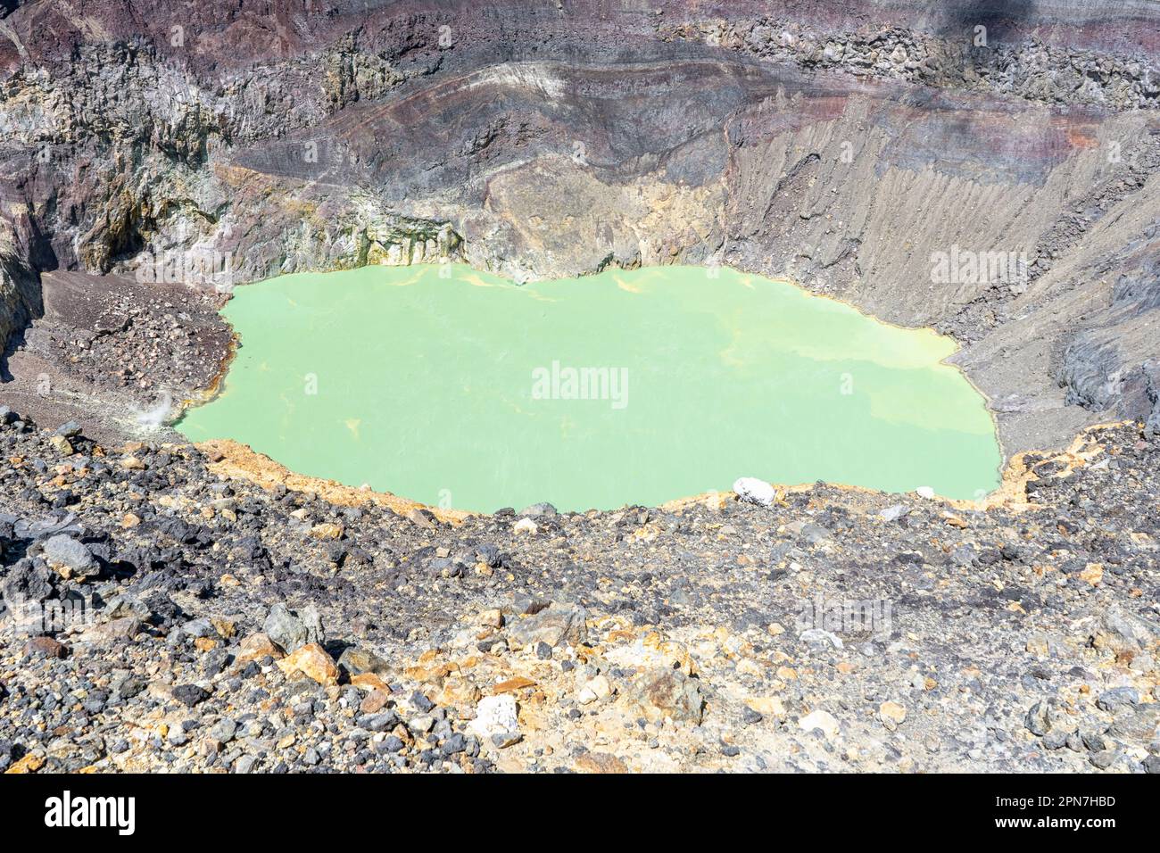 Saurer Kratersee, Santa Ana Vulkan, El Salvador Stockfoto