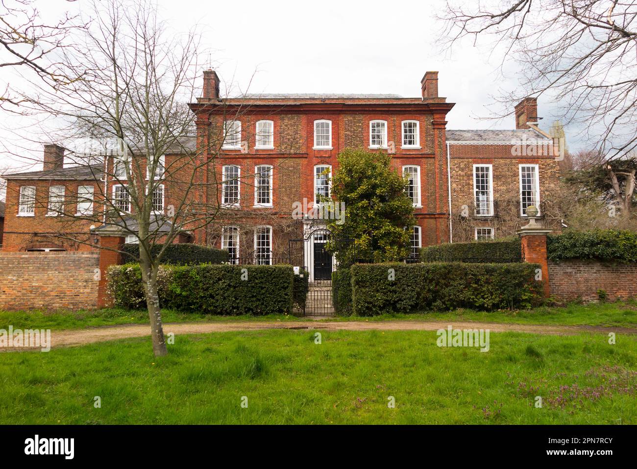 Ormeley Lodge ist ein georgianisches Haus aus dem frühen 18. Jahrhundert auf 6 Morgen Land am Rande von Ham Common in der Nähe des Richmond Park in Ham, London. (134) Stockfoto