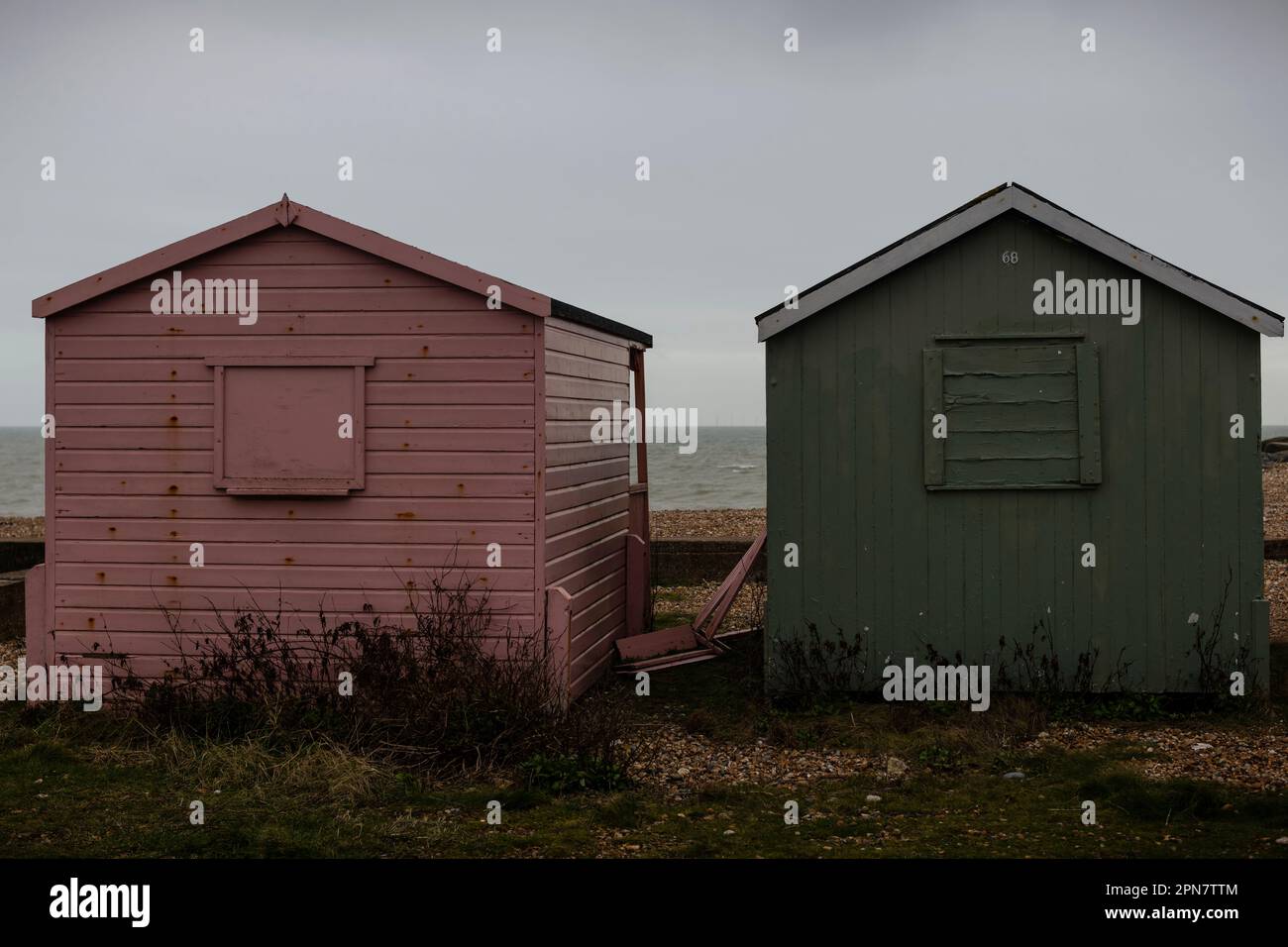 Strandhütten an der Südküste Englands Stockfoto