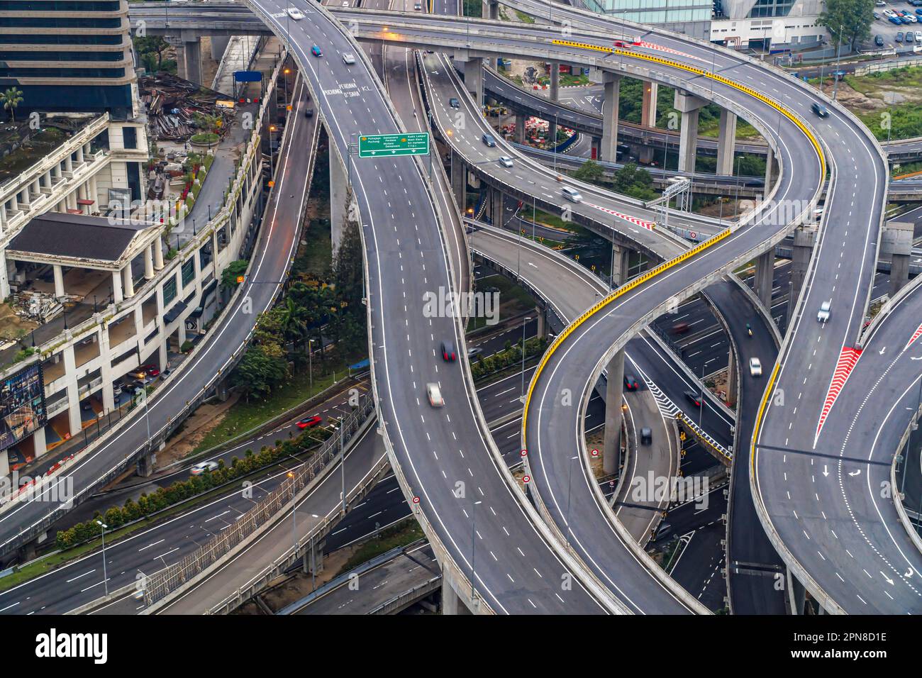 Kuala Lumpur, Malaysia - 26. März 2023 - Dash Highway ( Damansara Shah Alam Elevated Highway) mehrstöckige Autobahnstruktur die komplizierteste Inter Stockfoto