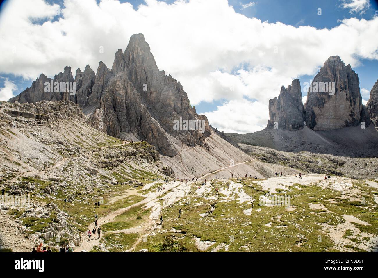Monte Paterno e tre cime di Lavaredo viste dal rifugio Locatelli Parco dolomiti di Sexten Stockfoto
