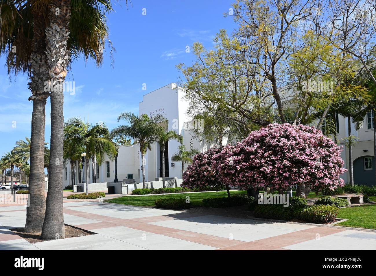 SANTA ANA, KALIFORNIEN - 16. April 2023: Santa Ana High School ist die älteste und größte High School in Orange County. Stockfoto