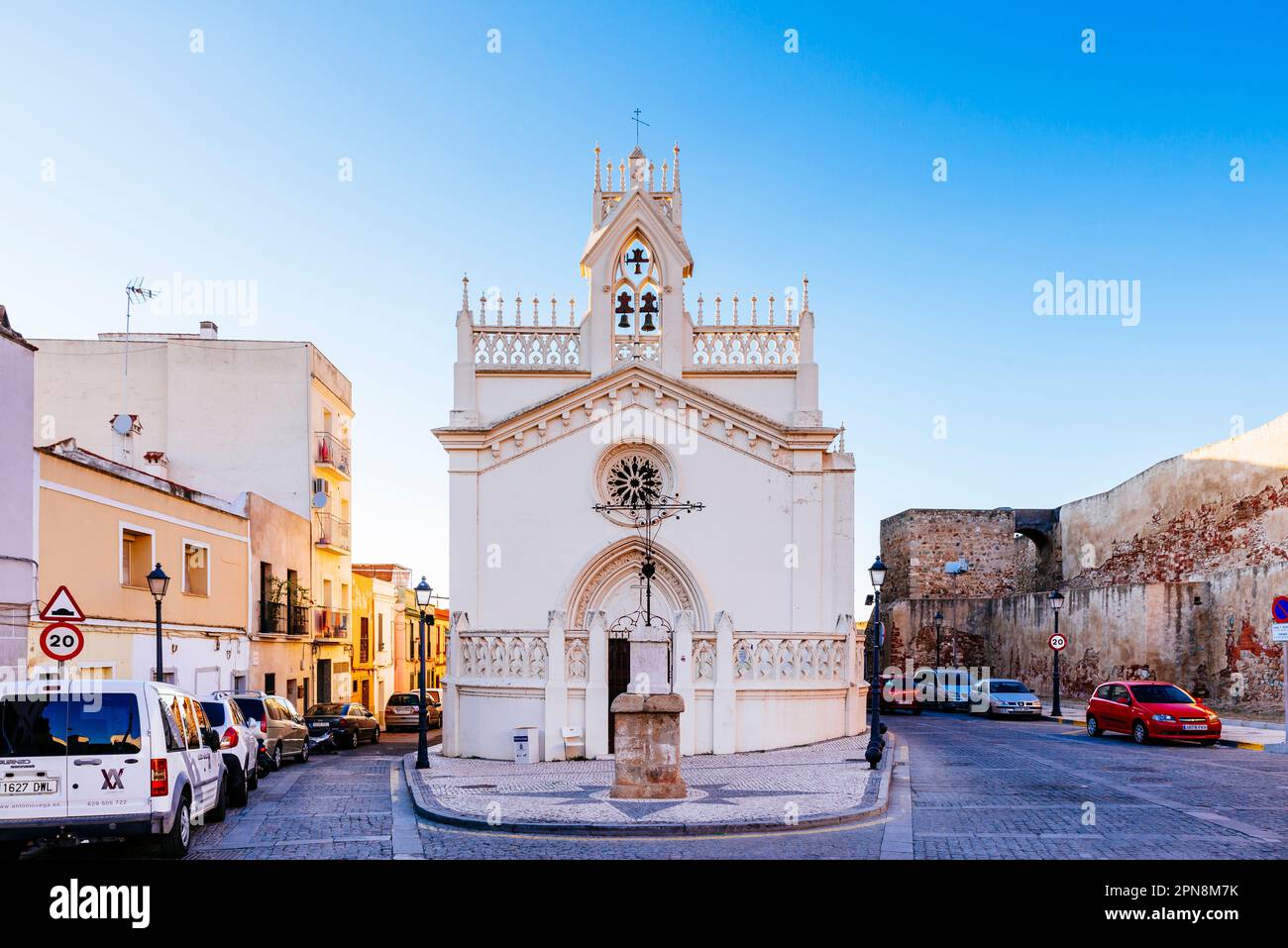 Das Kloster von San José ist bekannt als das Kloster der Adoratrizen. Es ist ein neogotisches Gebäude an der Plaza de San José. Badajoz, Extremadura Stockfoto