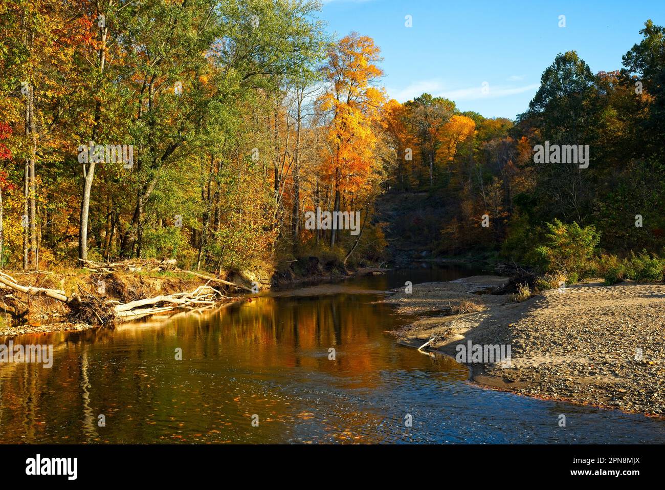 Wunderschöne Herbstszene am Chagrin River im Nordosten von Ohio bei Cleveland Stockfoto