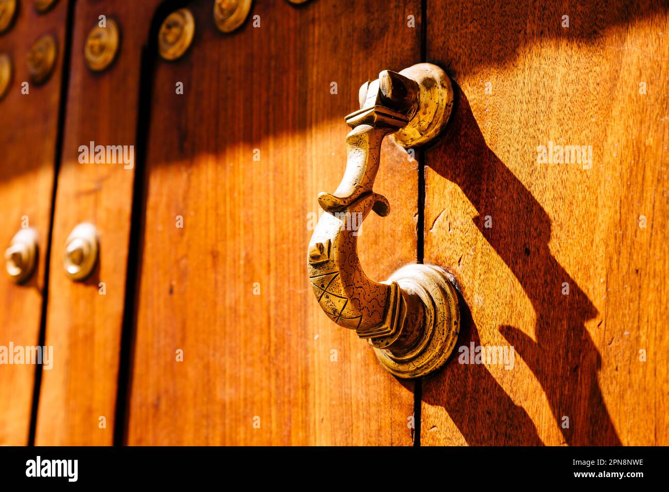 Türklopfer. Die Tür zum Herrenhaus. Zafra, Badajoz, Extremadura, Spanien, Europa Stockfoto