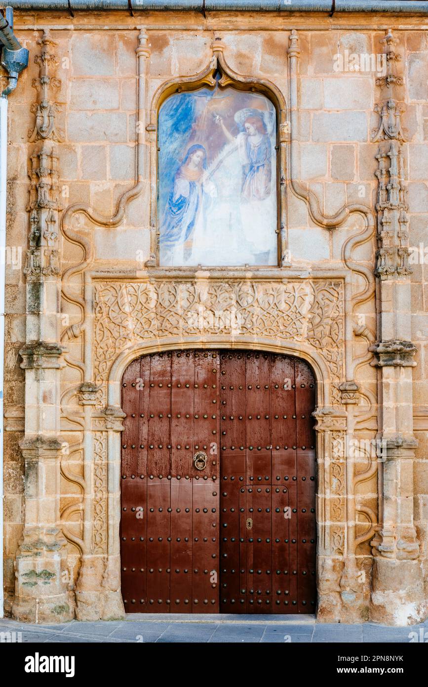 Die gotische Front des Hospital de Santiago. Gegründet im 15. Jahrhundert, war es auch bekannt als das „Salutationskrankenhaus“. Es war damals das einzige Stockfoto