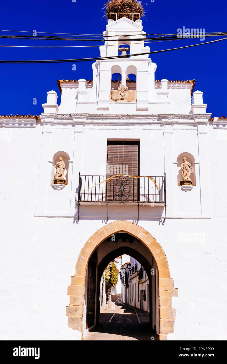 Der Arch von Jerez, Arco de Jerez, von Zafra ist das einzige Tor, das erhalten wurde vor denen, die die Mauer von 1426 hatte. Es entspricht dem Westen Stockfoto