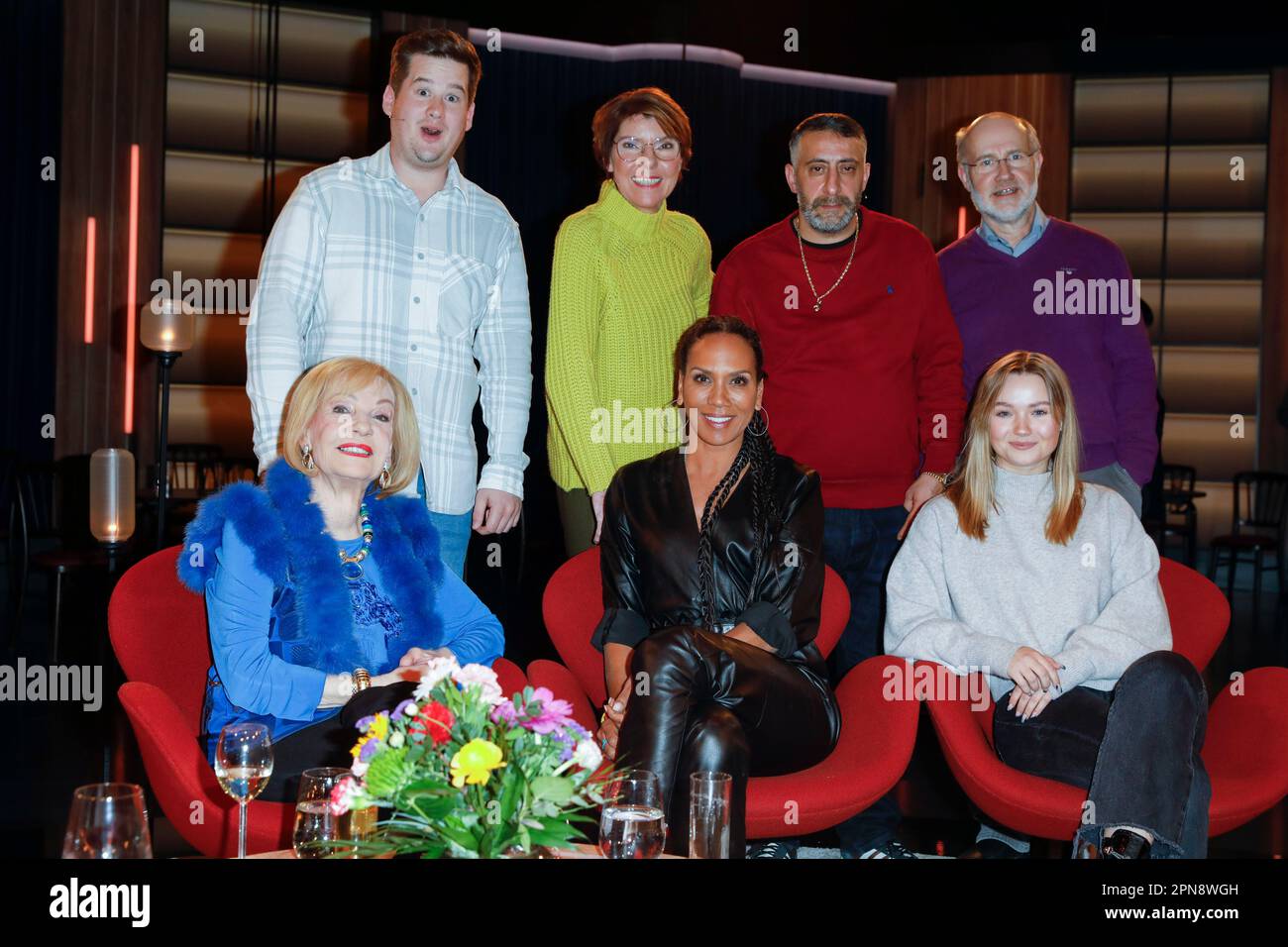 Dagmar Berghoff, Chris Tall, Bettina Böttinger, Barbara Becker, Kida Ramadan, Julia Beautx, Harald Lesch bei der Aufzeichnung der WDR-Talkshow 'Kölner Stockfoto