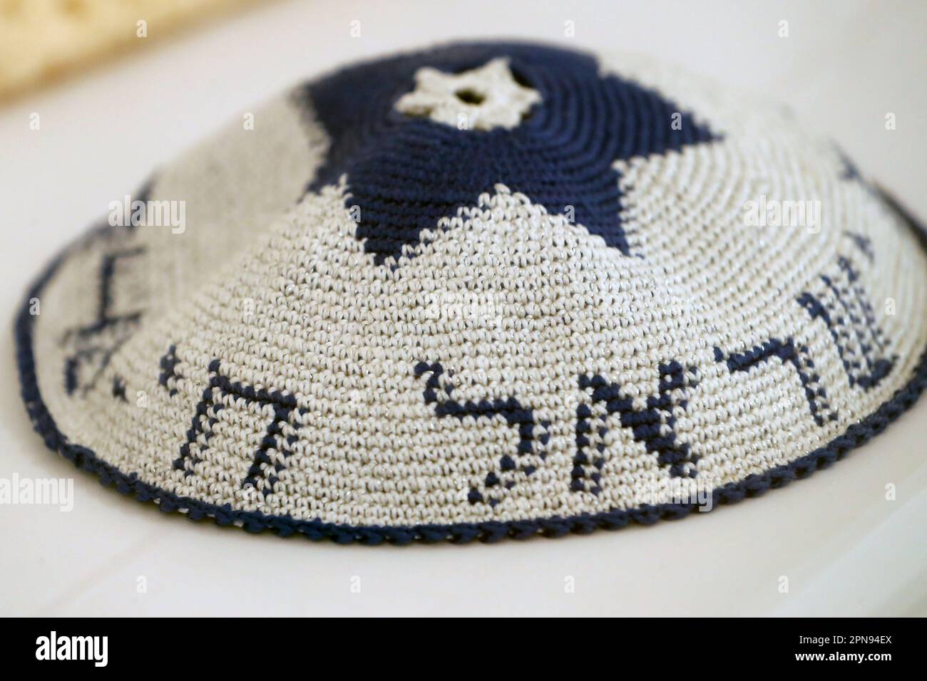 Jüdisches Museum von Florida. Kippah – traditionelle jüdische Kopfbedeckungen. Stockfoto