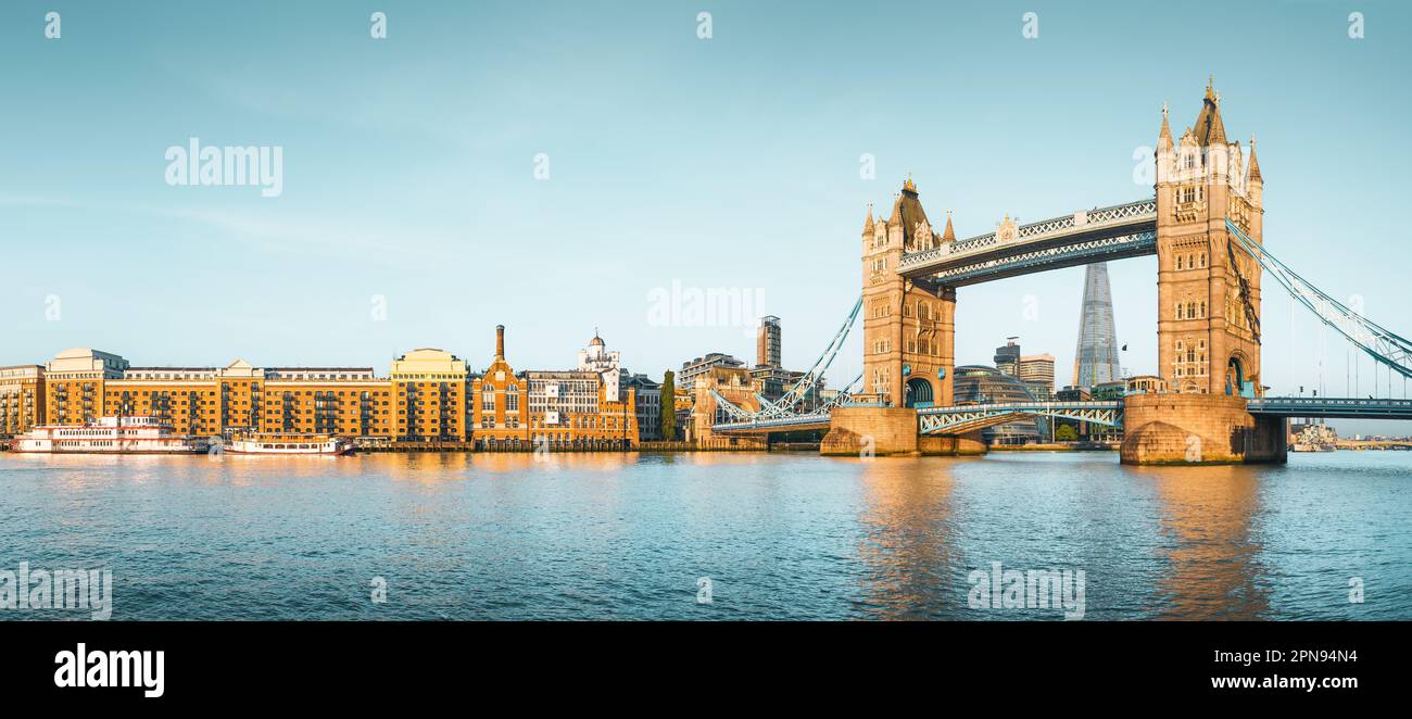 Die berühmte Tower Bridge von london bei Sonnenaufgang, vereinigtes Königreich Stockfoto