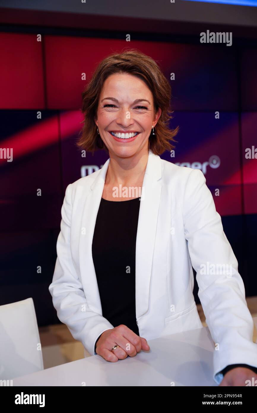 Anna Planken in der ARD-Talkshow "Magischberger" im WDR Studio B. Köln, 29.11.2022 Stockfoto