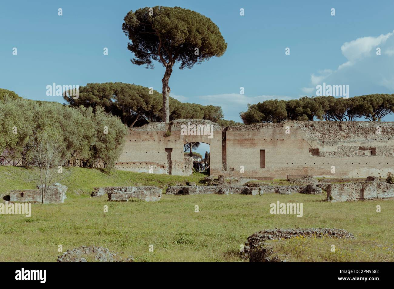 Rom, Italien, April 2023. Panoramablick auf einige archäologische Bereiche der antiken Stadt Stockfoto