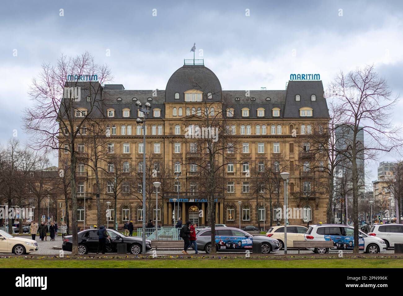 Historisches Gebäude in Mannheim an einem ruhigen Frühlingstag Stockfoto
