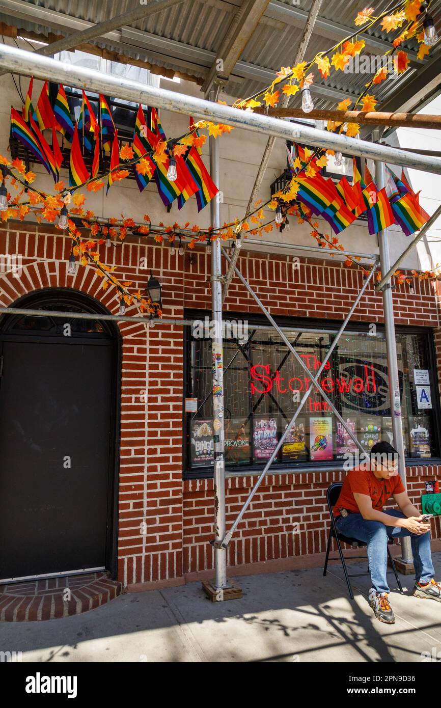 Stonewall Inn, West Village, Schauplatz von Unruhen im Jahr 1969, die die Schwulenrechtsbewegung in den USA in Gang setzten. In New York City. Stockfoto