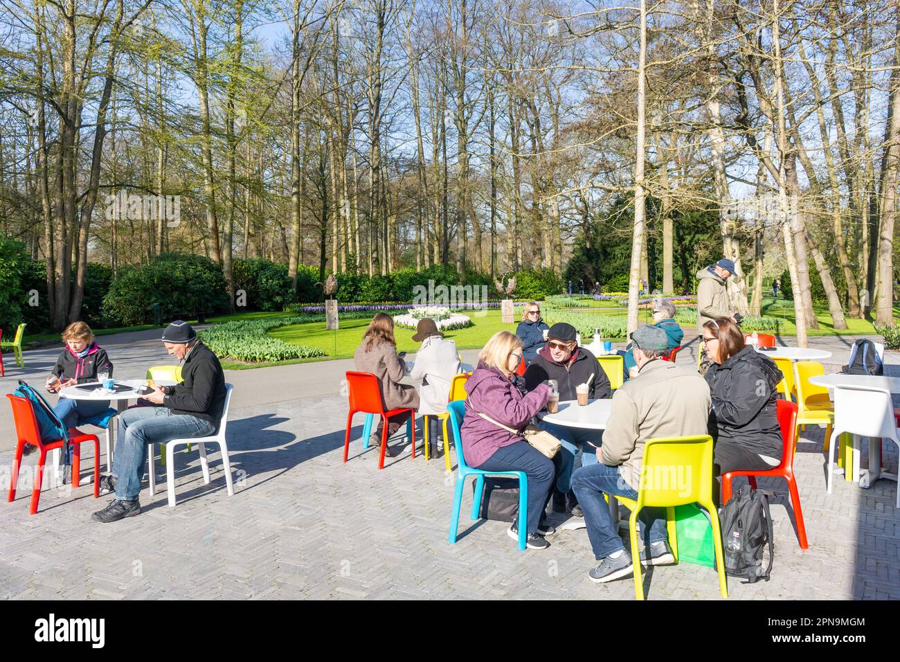 Café im Freien, Gartenanlage Keukenhof, Lisse, Südholland (Zuid-Holland), Königreich der Niederlande Stockfoto