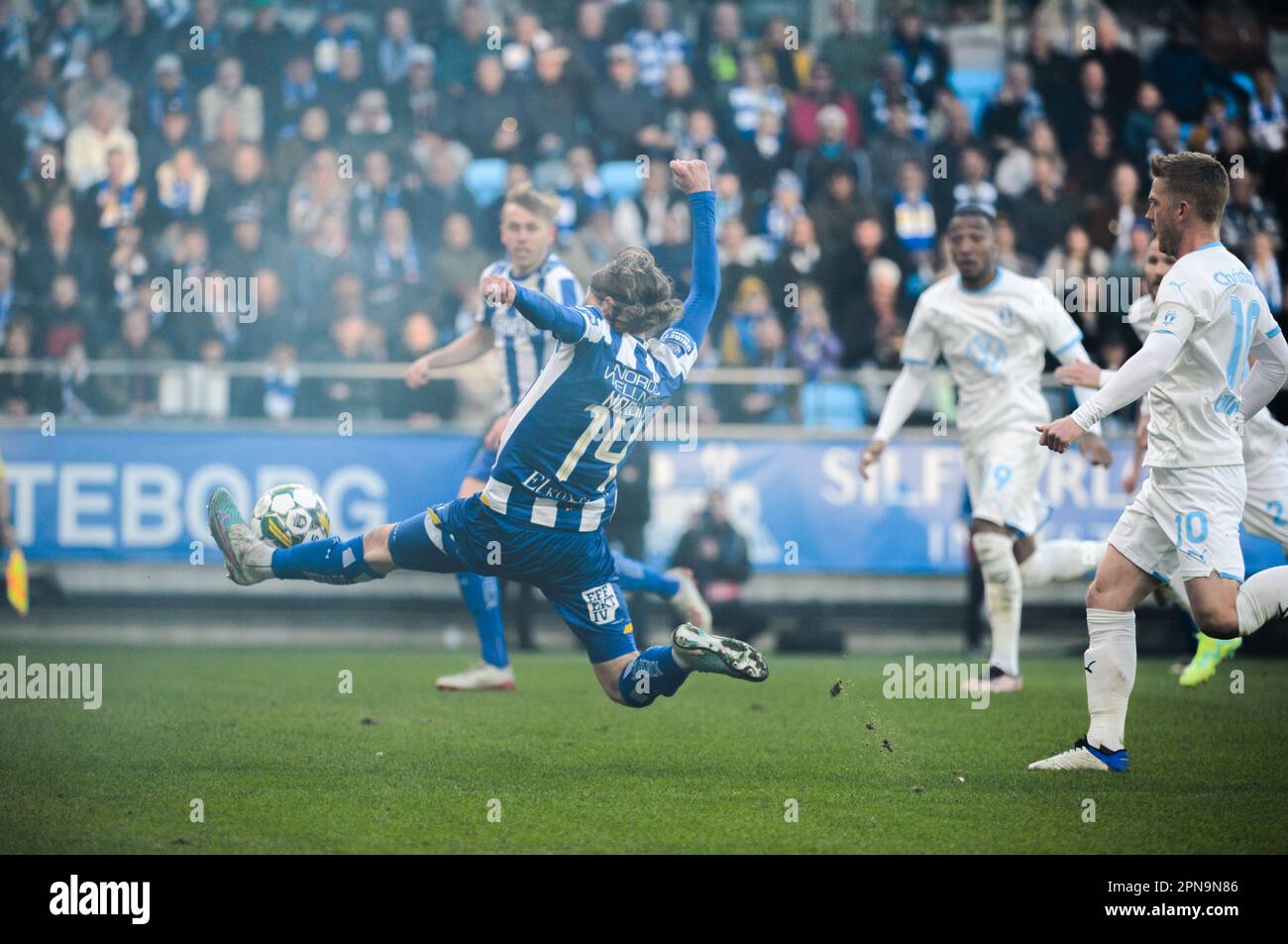 Göteborg, Schweden. 17. April 2023. Gustaf Norlin von der IFK Göteborg während des Spiels im Allsvenskan zwischen Göteborg und Malmö in der Gamla Ullevi in Göteborg am 17. April 2023 Kredit: RTC FOTO/Alamy Live News Stockfoto