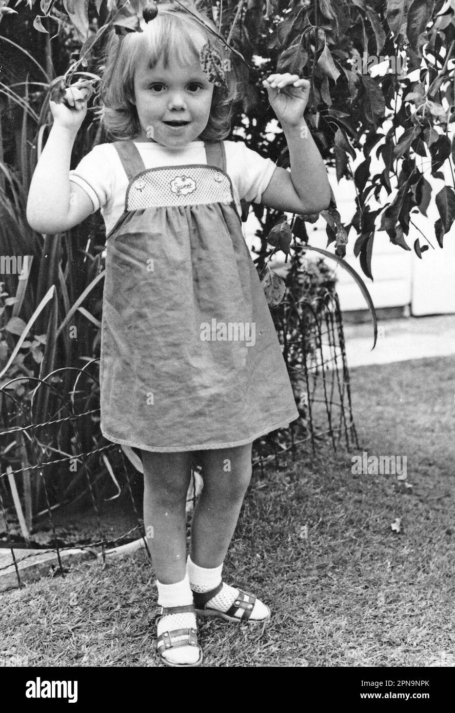 3-JÄHRIGE LEBERTRANSPLANTATIONSPATIENTIN JULIE MAGUIRE VON GOSPORT, HANTS PIC MIKE WALKER 1984 Stockfoto