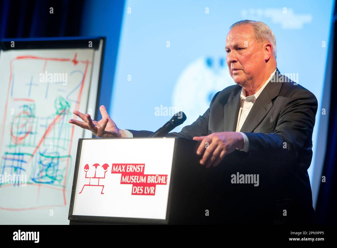 Eröffnung der Ausstellung von Robert Wilson „The hat Makes the man“ im Max Ernst Museum des LVR. Stockfoto