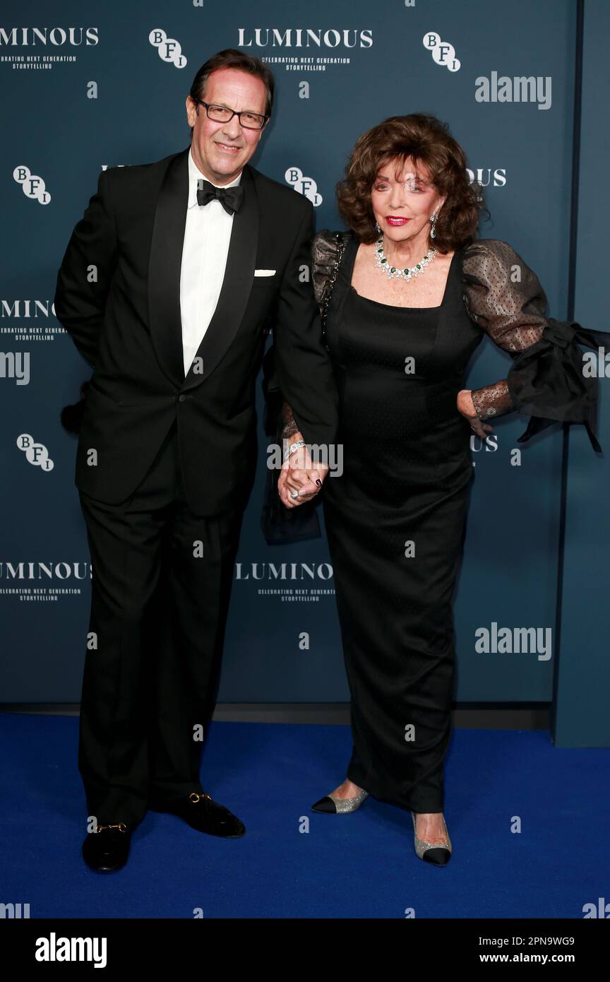 Percy Gibson und Dame Joan Collins besuchen das BFI London Film Festival Luminous Gala im Londoner Hotel in London. Stockfoto
